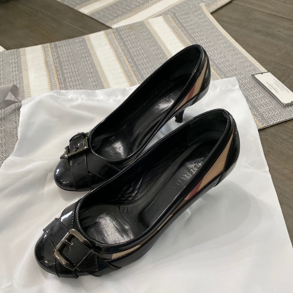 Authentic Burberry shoes😍 - Picture 3 of 3